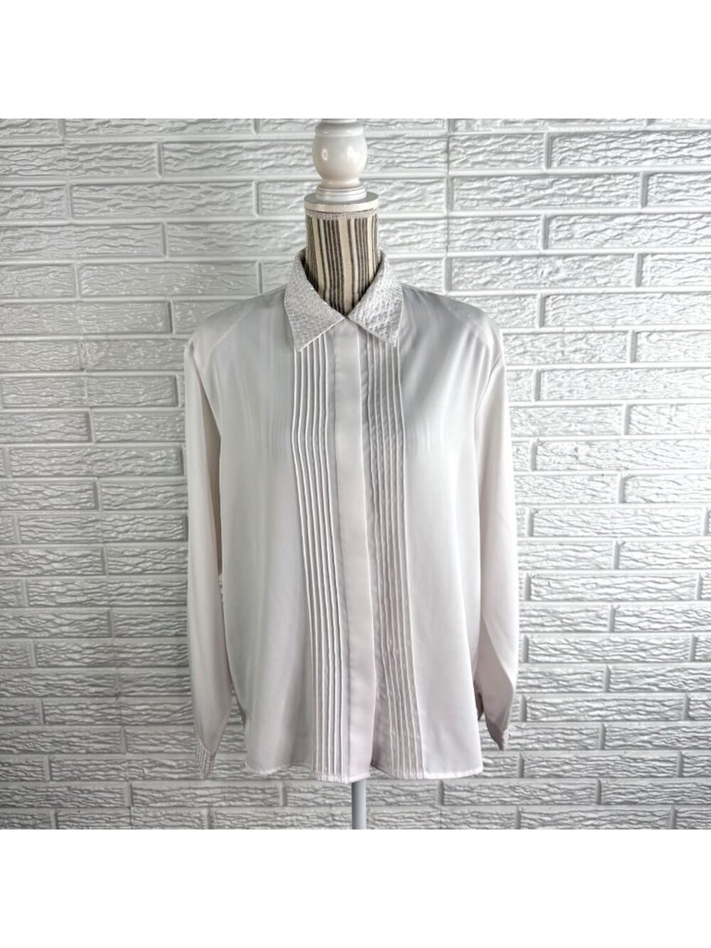 Vtg White Button Up Blouse Vertical Front Pintucks Pleats Embroidered Collar XL